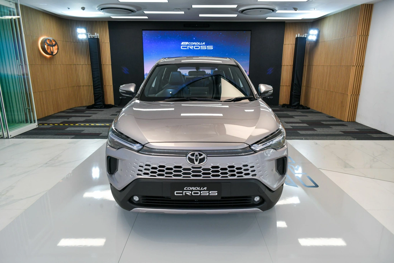 Toyota Corolla cross 2024 ra mắt với thiết kế ấn tượng