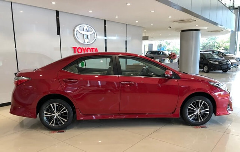 toyota-corolla-altis-2023