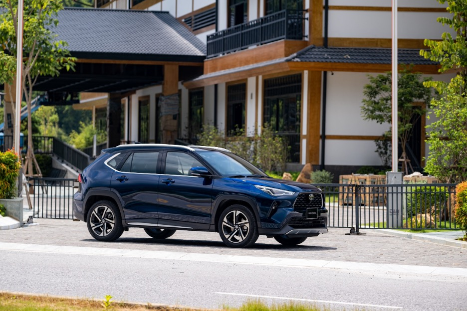 b4dcef_fa42f374fd9641dfb14e2009b3df35bcmv2-2 Bảng giá, khuyến mại xe Toyota Yaris Cross 2025 các phiên bản máy xăng, bản Hybrid