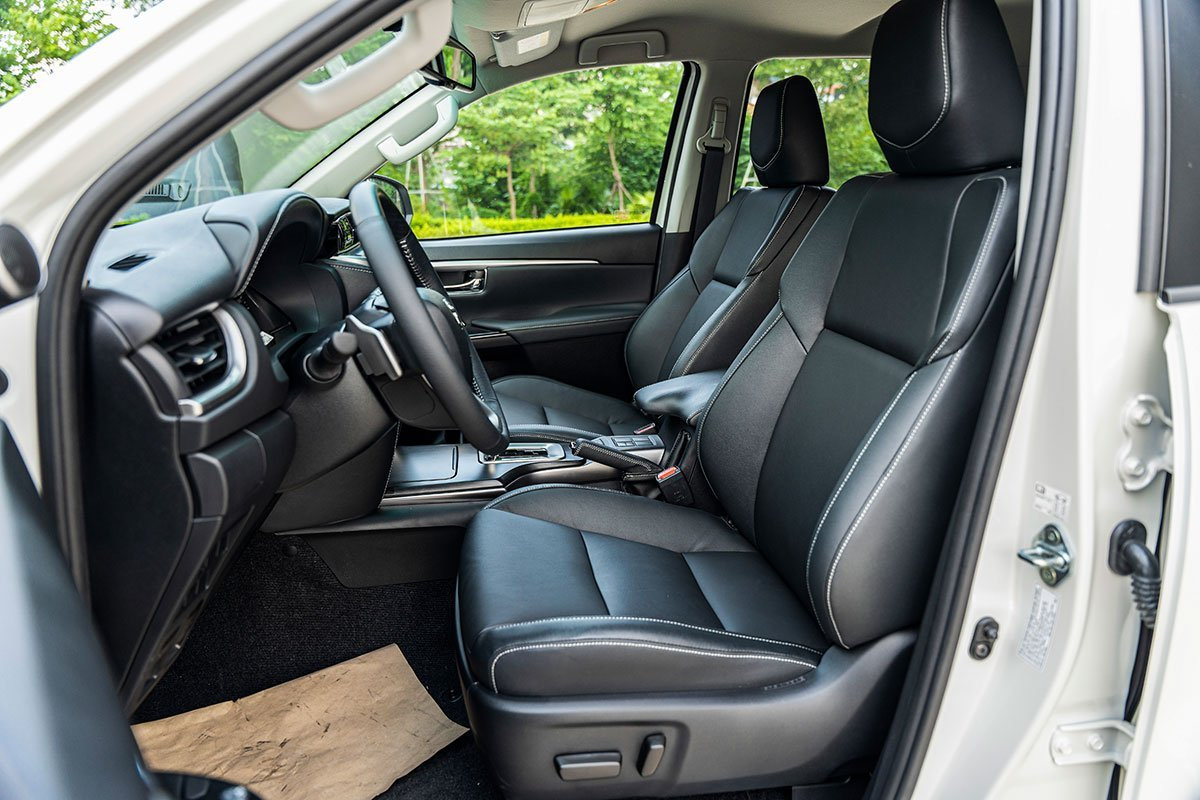 Ghế ngồi bọc da sang trọng