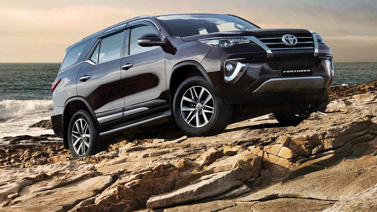 Toyota Fortuner 2023 - Mẫu SUV chuẩn cho gia đình Việt