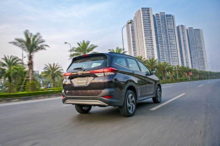 b4dcef_fb060c31b0c44044b445bb566f48ec92mv2-1 ree