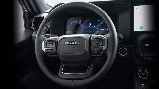 Tay lái xe Land Cruiser Prado 2025